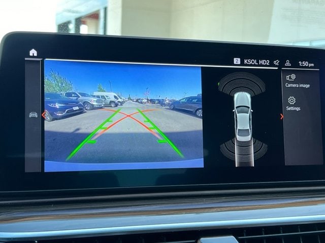 BMW 5 Series Vehicle Full-screen Gallery Image 19
