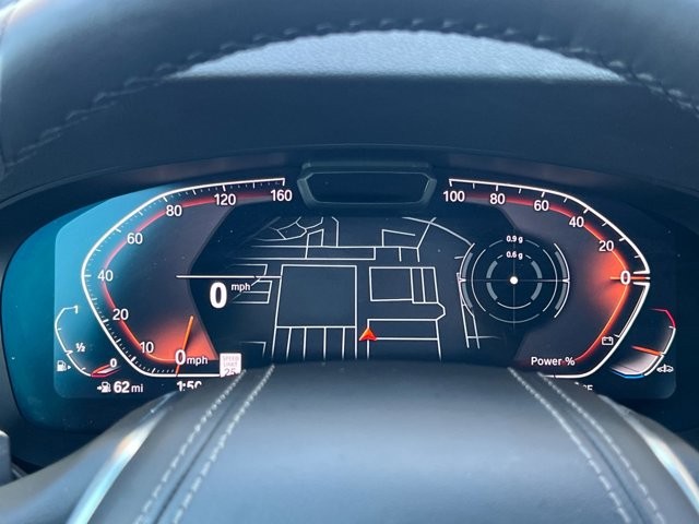 BMW 5 Series Vehicle Full-screen Gallery Image 24