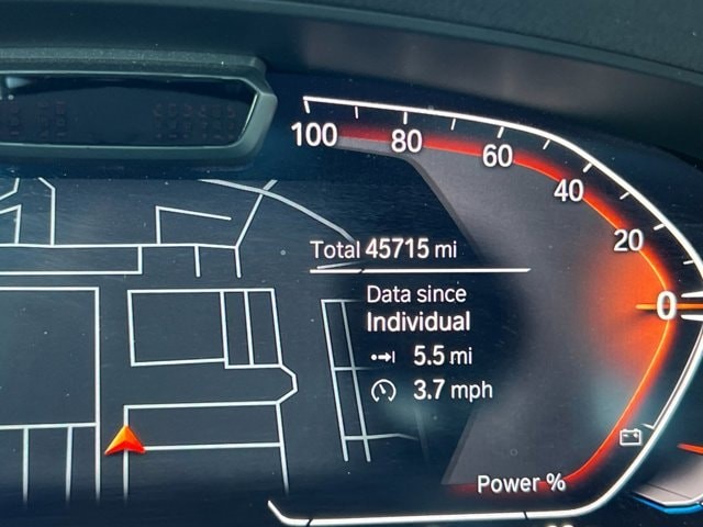 BMW 5 Series Vehicle Full-screen Gallery Image 27