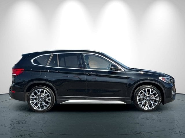 BMW X1 Vehicle Full-screen Gallery Image 03
