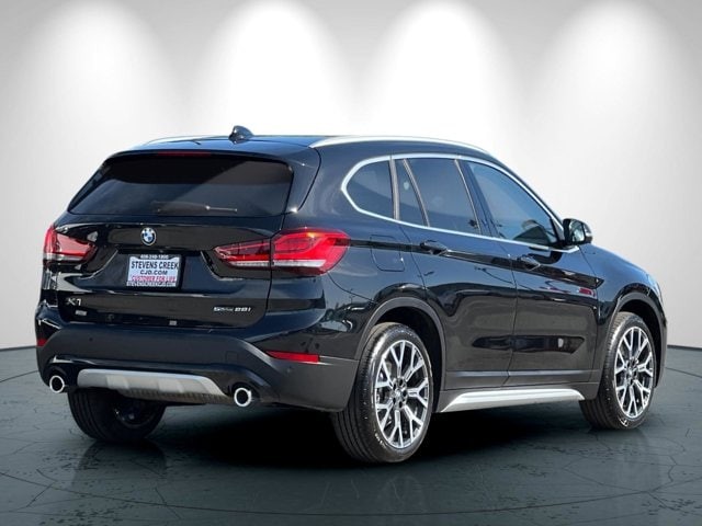 BMW X1 Vehicle Full-screen Gallery Image 04