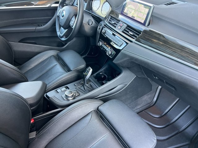 BMW X1 Vehicle Full-screen Gallery Image 16