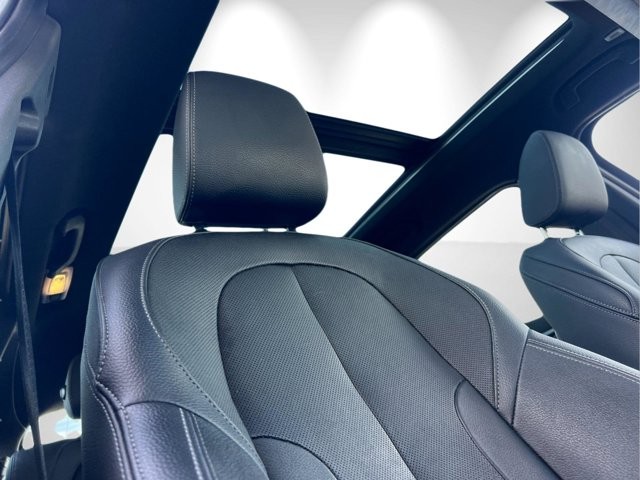 BMW X1 Vehicle Full-screen Gallery Image 17