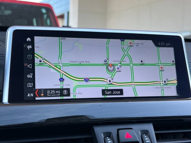 BMW X1 Vehicle Full-screen Gallery Image 19