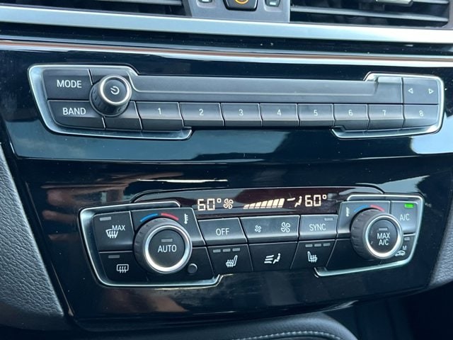 BMW X1 Vehicle Full-screen Gallery Image 21