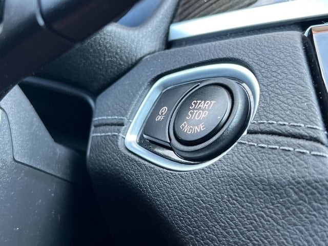 BMW X1 Vehicle Full-screen Gallery Image 23