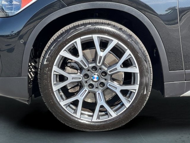 BMW X1 Vehicle Full-screen Gallery Image 26