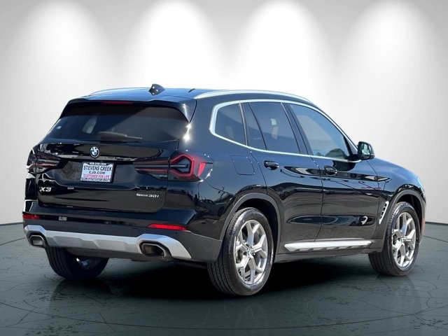 BMW X3 Vehicle Full-screen Gallery Image 04