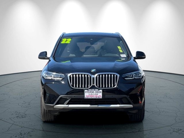 BMW X3 Vehicle Full-screen Gallery Image 09