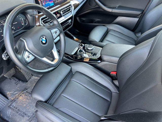 BMW X3 Vehicle Full-screen Gallery Image 10