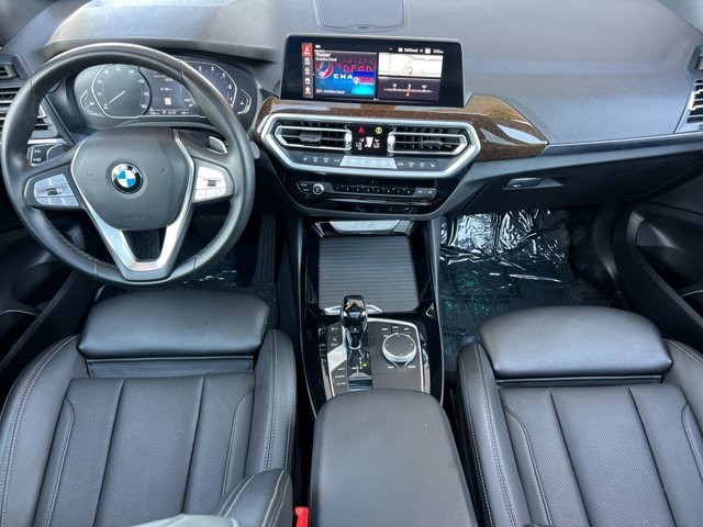 BMW X3 Vehicle Full-screen Gallery Image 13