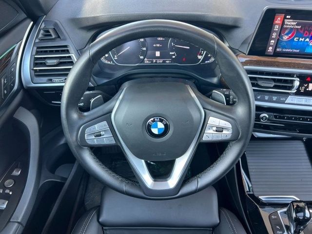 BMW X3 Vehicle Full-screen Gallery Image 14