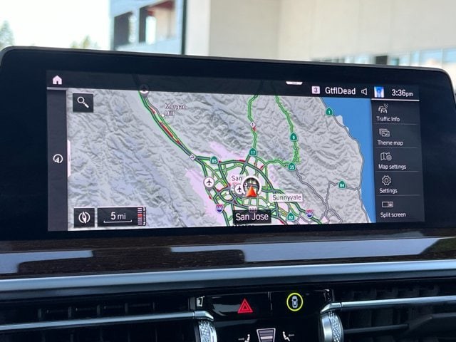 BMW X3 Vehicle Full-screen Gallery Image 19
