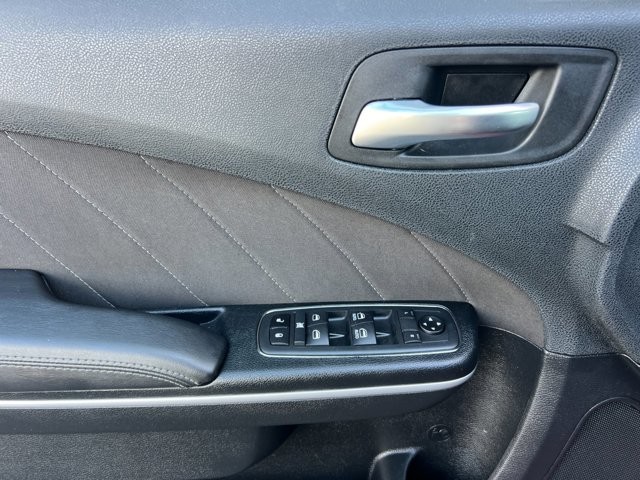 Dodge Charger Vehicle Full-screen Gallery Image 11
