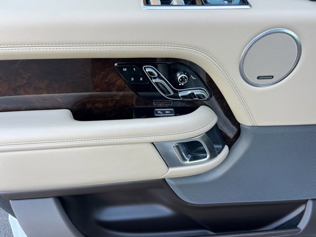 Land Rover Range Rover Vehicle Full-screen Gallery Image 11