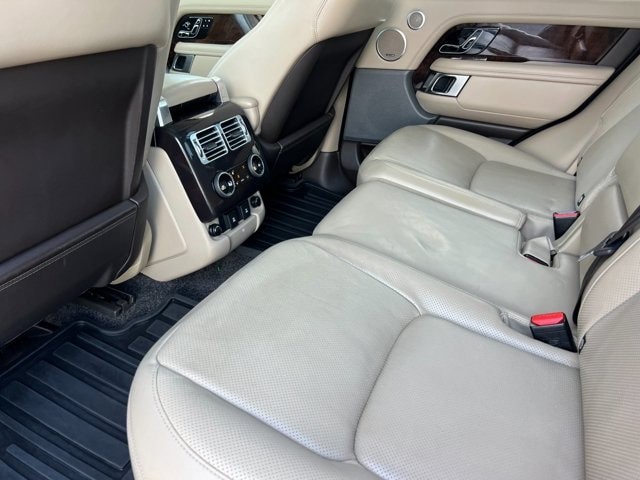Land Rover Range Rover Vehicle Full-screen Gallery Image 12
