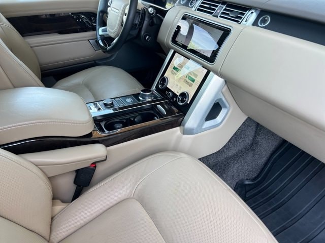 Land Rover Range Rover Vehicle Full-screen Gallery Image 16