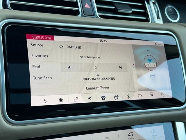 Land Rover Range Rover Vehicle Full-screen Gallery Image 18