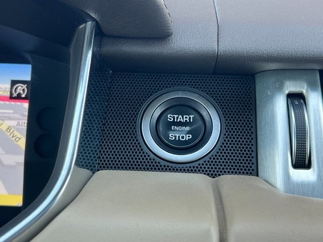 Land Rover Range Rover Vehicle Full-screen Gallery Image 23