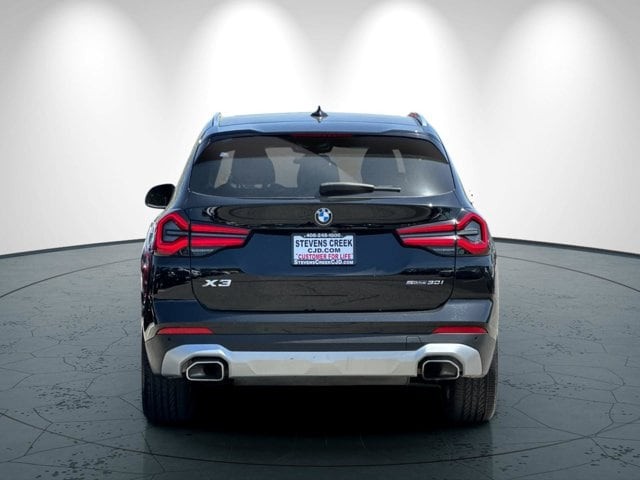 BMW X3 Vehicle Full-screen Gallery Image 05