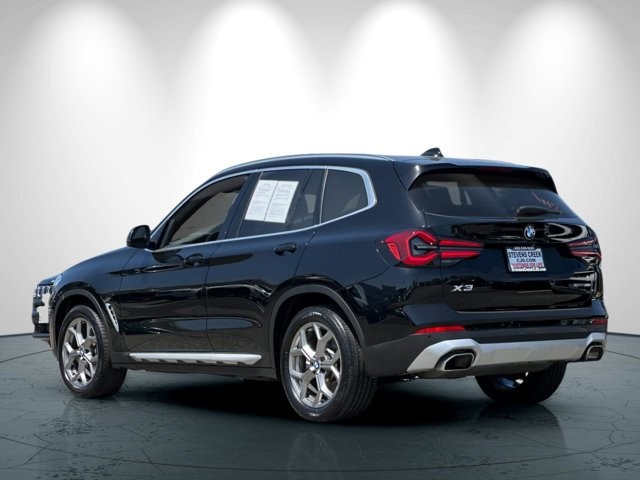 BMW X3 Vehicle Full-screen Gallery Image 06