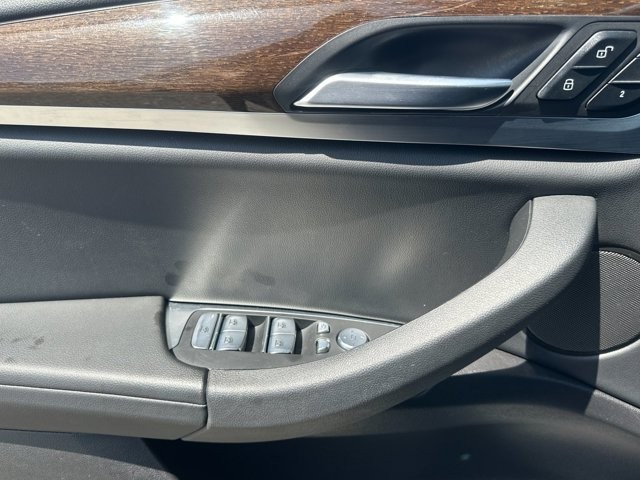 BMW X3 Vehicle Full-screen Gallery Image 11