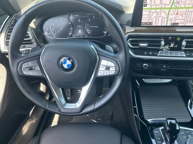 BMW X3 Vehicle Full-screen Gallery Image 14