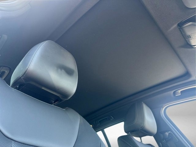 BMW X3 Vehicle Full-screen Gallery Image 17