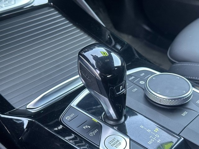 BMW X3 Vehicle Full-screen Gallery Image 22