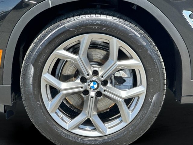 BMW X3 Vehicle Full-screen Gallery Image 26