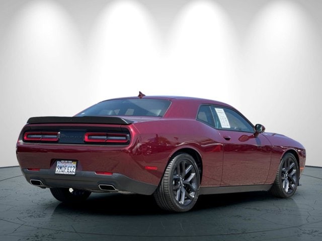 Dodge Challenger Vehicle Full-screen Gallery Image 04