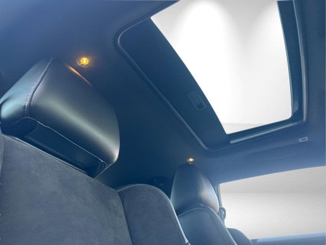 Dodge Challenger Vehicle Full-screen Gallery Image 15