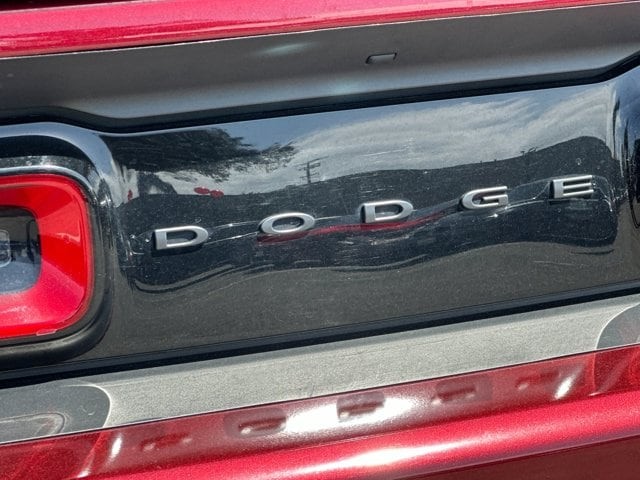 Dodge Challenger Vehicle Full-screen Gallery Image 25