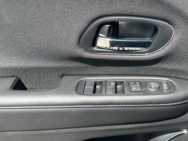 Honda HR-V Vehicle Full-screen Gallery Image 11