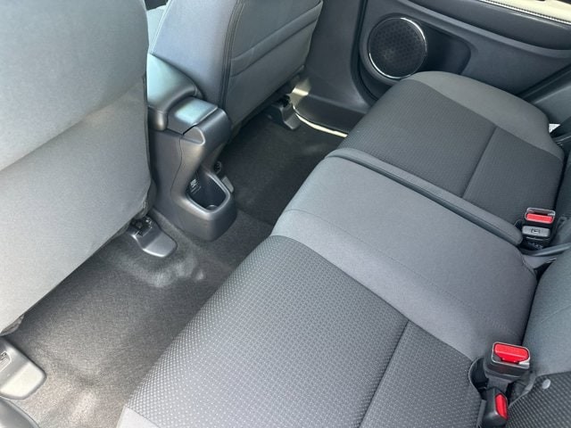 Honda HR-V Vehicle Full-screen Gallery Image 12