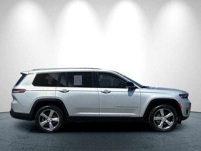 Jeep Grand Cherokee L Vehicle Full-screen Gallery Image 03