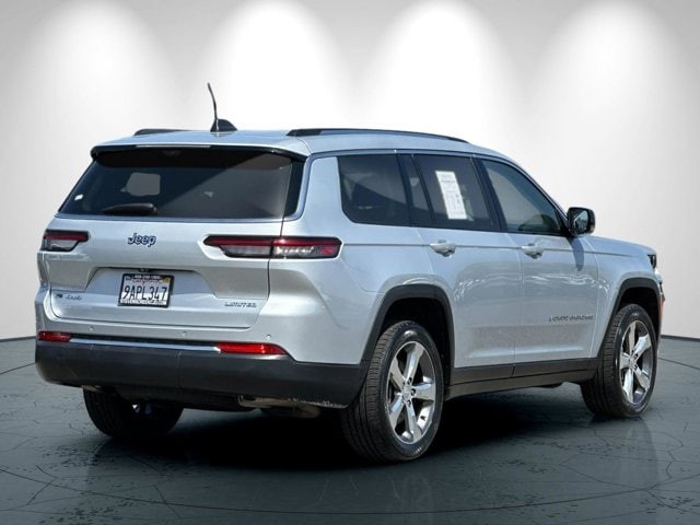 Jeep Grand Cherokee L Vehicle Full-screen Gallery Image 04