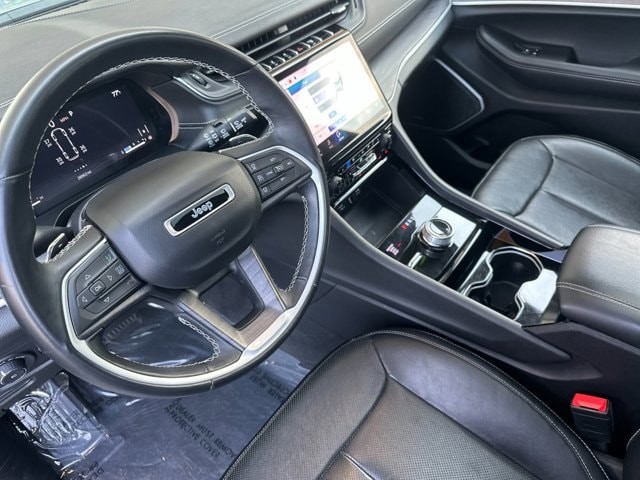Jeep Grand Cherokee L Vehicle Full-screen Gallery Image 10