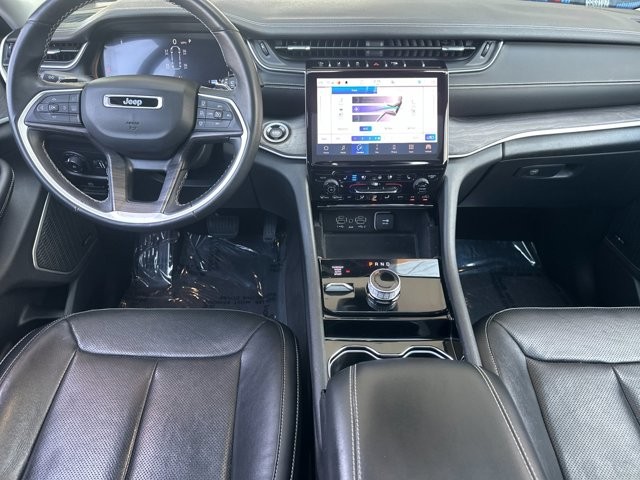 Jeep Grand Cherokee L Vehicle Full-screen Gallery Image 13
