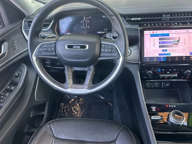 Jeep Grand Cherokee L Vehicle Full-screen Gallery Image 14