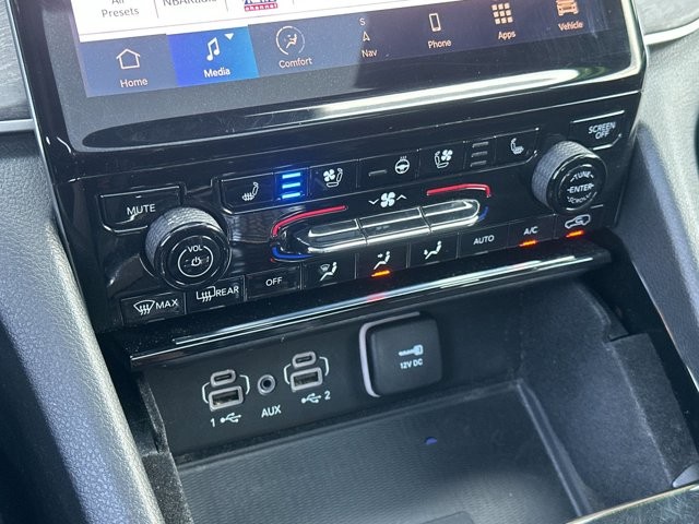 Jeep Grand Cherokee L Vehicle Full-screen Gallery Image 22