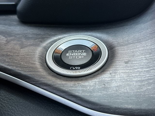 Jeep Grand Cherokee L Vehicle Full-screen Gallery Image 24