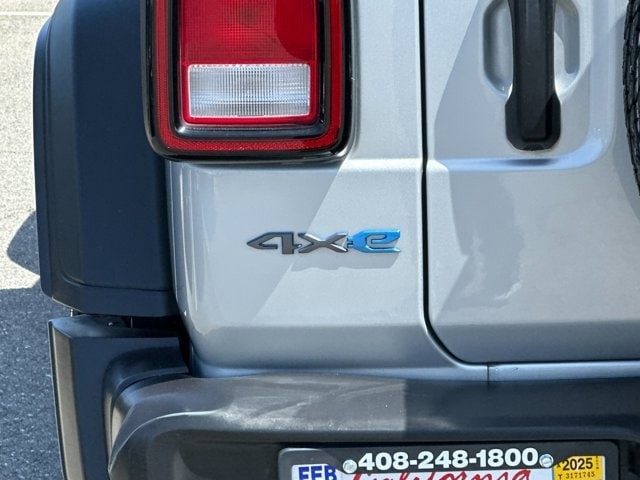 Jeep Wrangler 4xe Vehicle Full-screen Gallery Image 26
