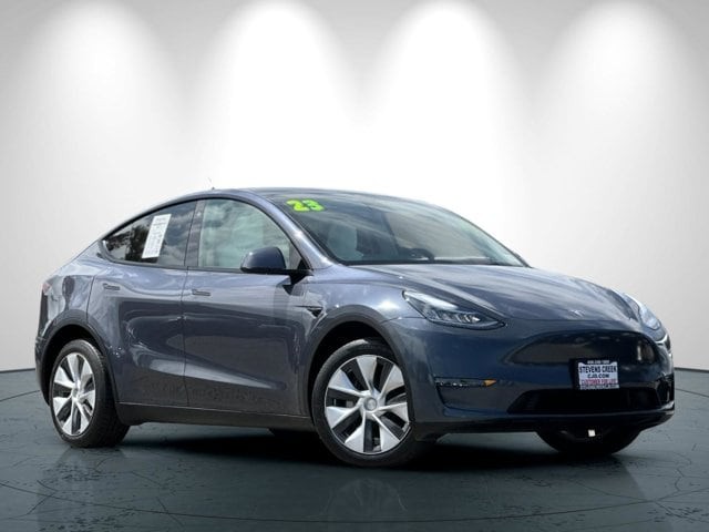 Tesla Model Y Vehicle Full-screen Gallery Image 02