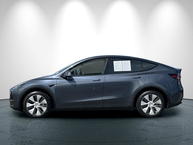 Tesla Model Y Vehicle Full-screen Gallery Image 07