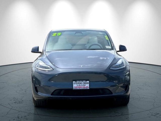 Tesla Model Y Vehicle Full-screen Gallery Image 09