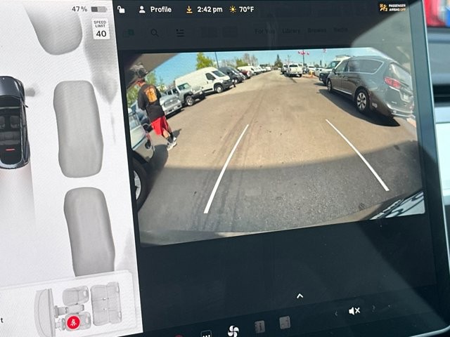 Tesla Model Y Vehicle Full-screen Gallery Image 20