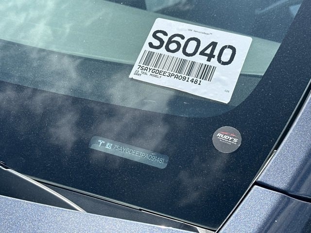 Tesla Model Y Vehicle Full-screen Gallery Image 28