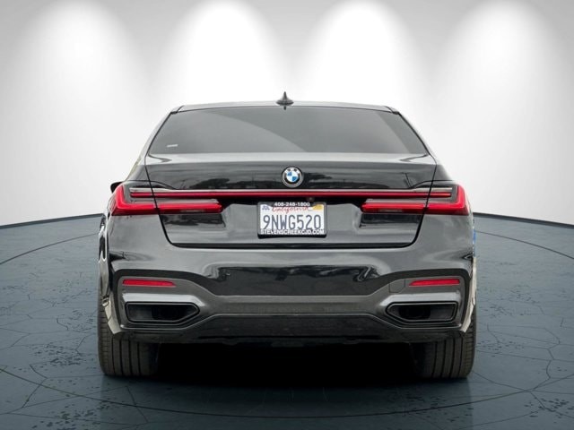 BMW 7 Series Vehicle Full-screen Gallery Image 05