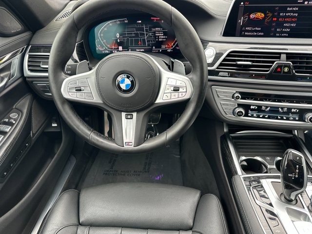 BMW 7 Series Vehicle Full-screen Gallery Image 14